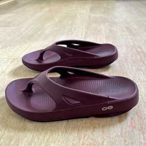 OOFOS  / Women’s size 8